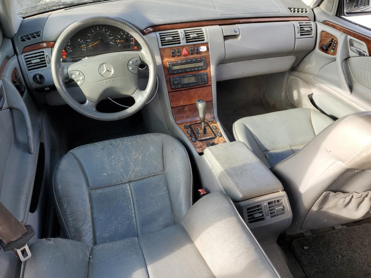 2000 Mercedes-Benz E 320 4Matic VIN: WDBJH82F3YX027661 Lot: 64070895