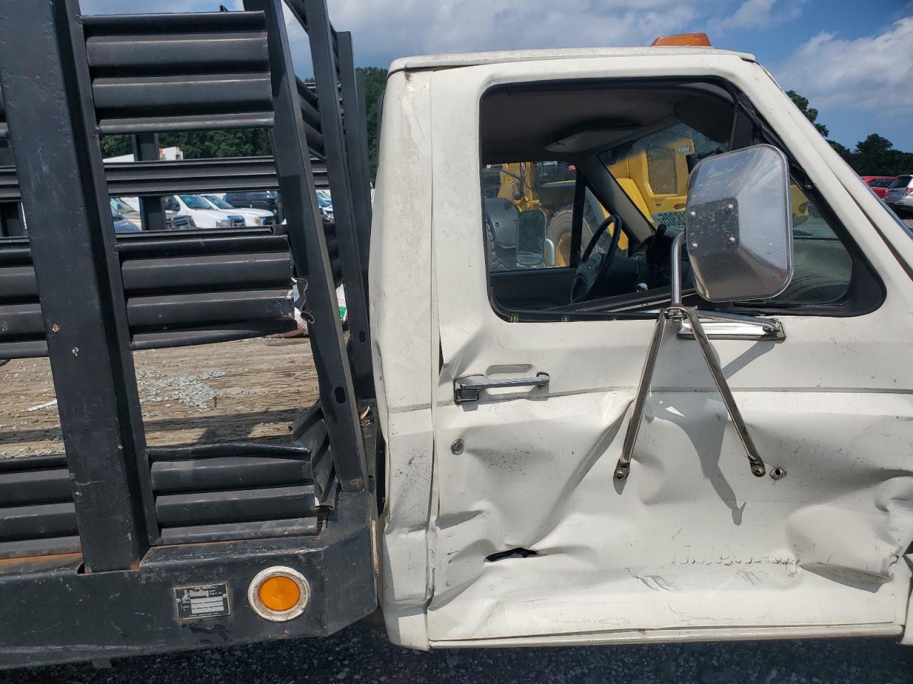 1993 Ford F350 VIN: 1FDKF37H6PNB19037 Lot: 64718305