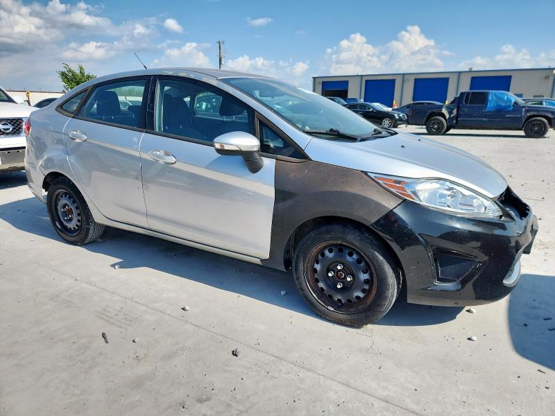 Sedans FORD FIESTA 2013 Srebrny