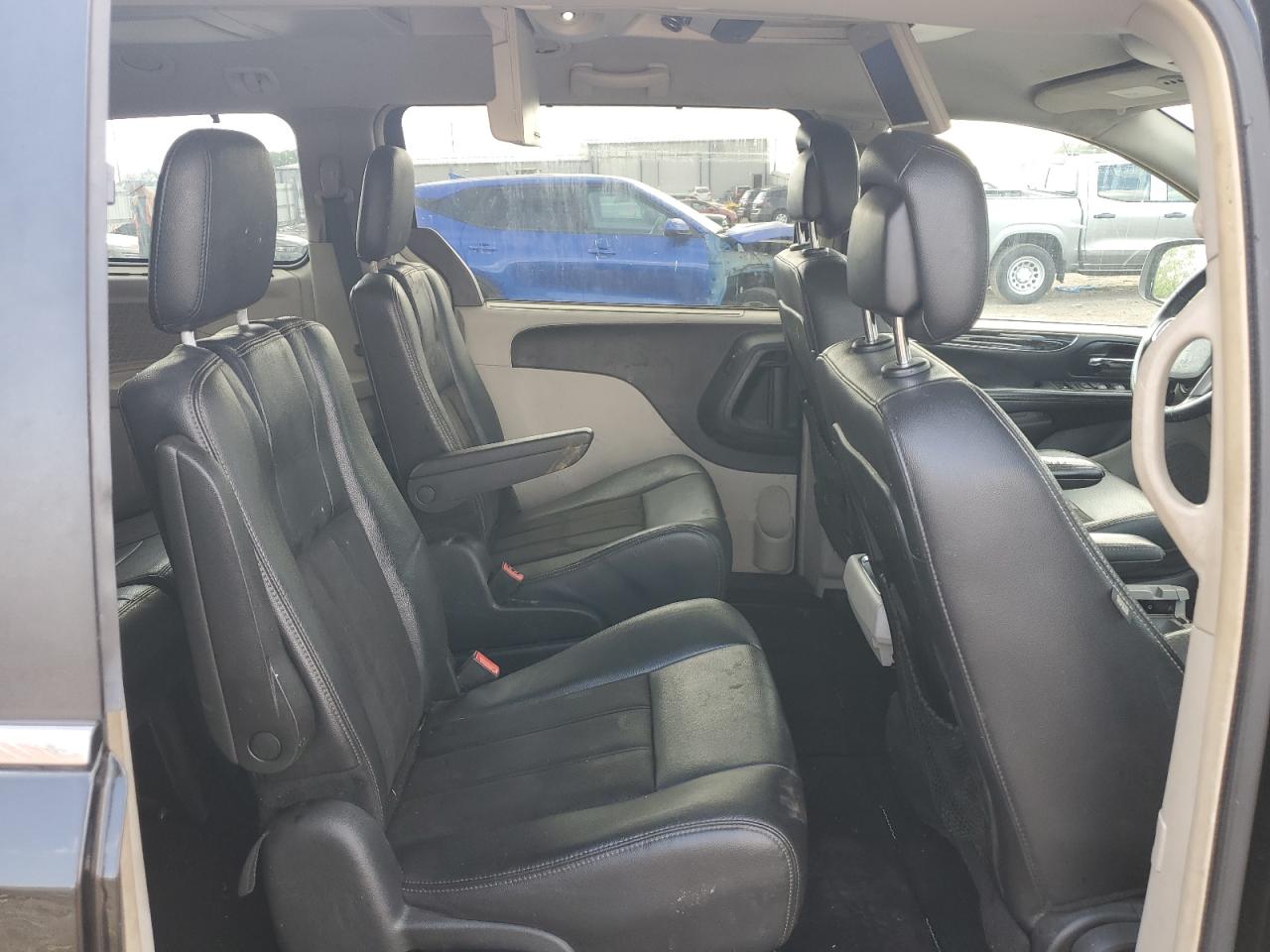 2016 Chrysler Town & Country Touring VIN: 2C4RC1BG0GR215506 Lot: 64987555
