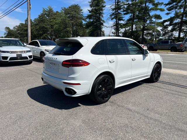 Паркетники PORSCHE CAYENNE 2016 Белы