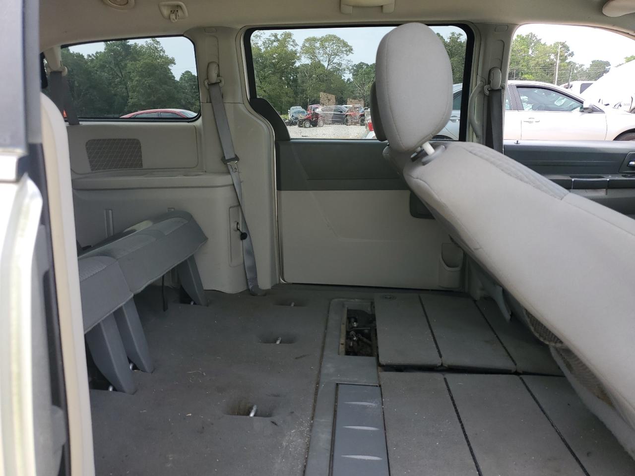 2010 Chrysler Town & Country Lx VIN: 2A4RR4DE0AR103611 Lot: 63211555