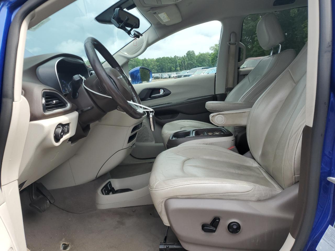 2020 Chrysler Pacifica Touring L VIN: 2C4RC1BG6LR176995 Lot: 64400685