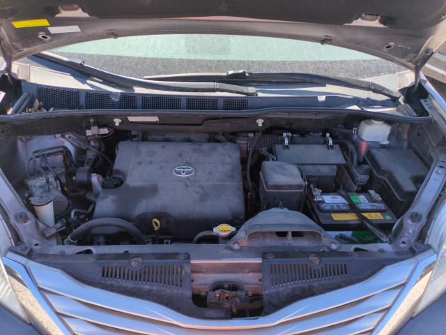 2013 TOYOTA SIENNA XLE  