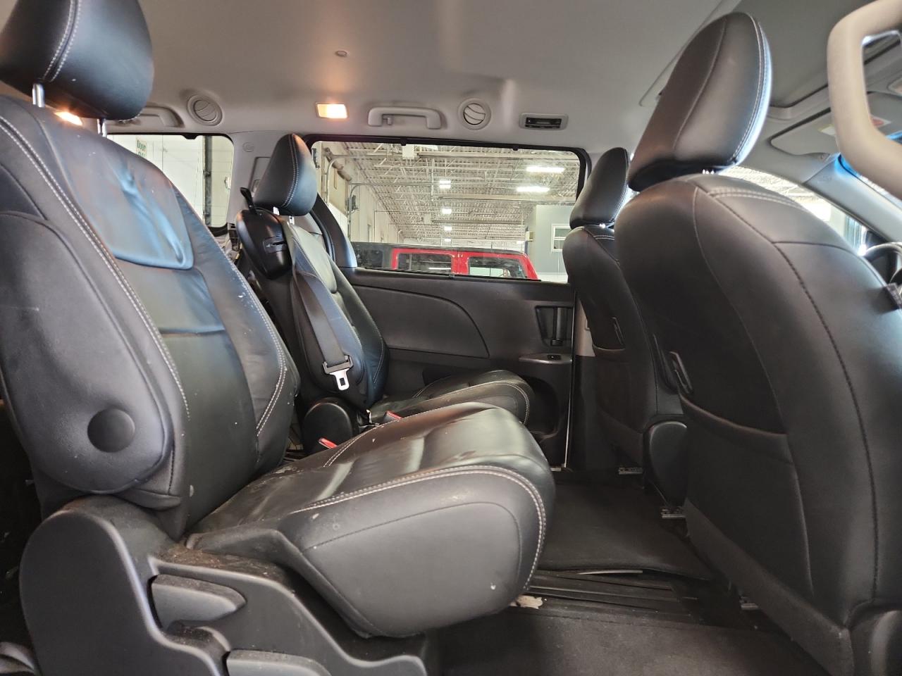2016 Toyota Sienna Se VIN: 5TDXK3DC4GS746604 Lot: 65325655