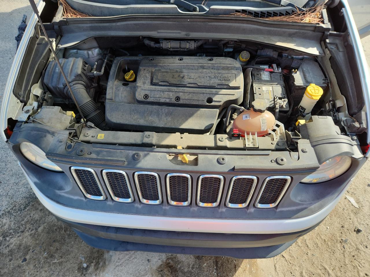 2015 Jeep Renegade Latitude VIN: ZACCJABH0FPB58051 Lot: 62681055