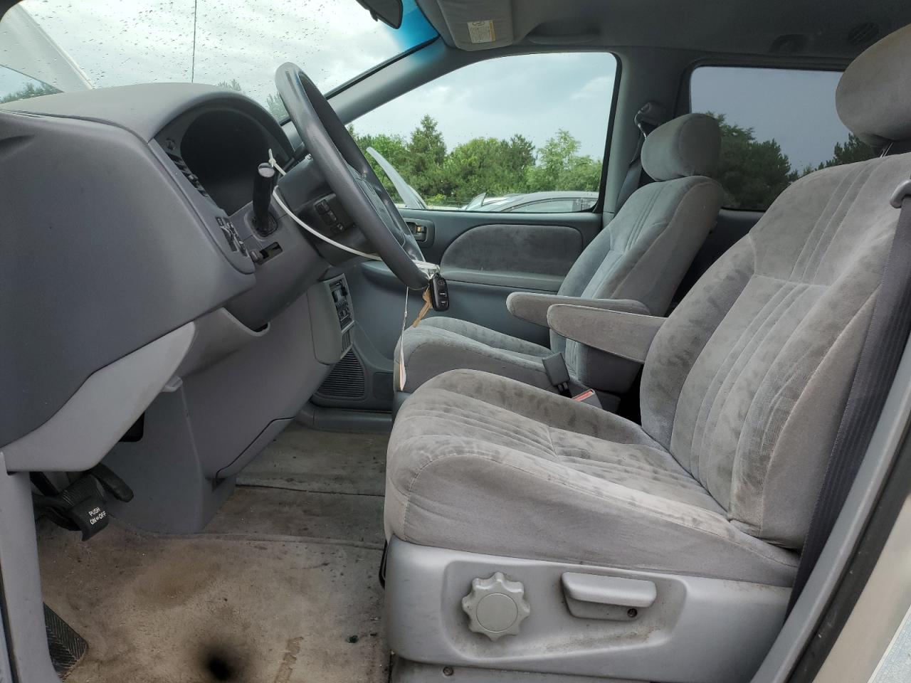 2002 Toyota Sienna Le VIN: 4T3ZF13C92U488557 Lot: 66809005