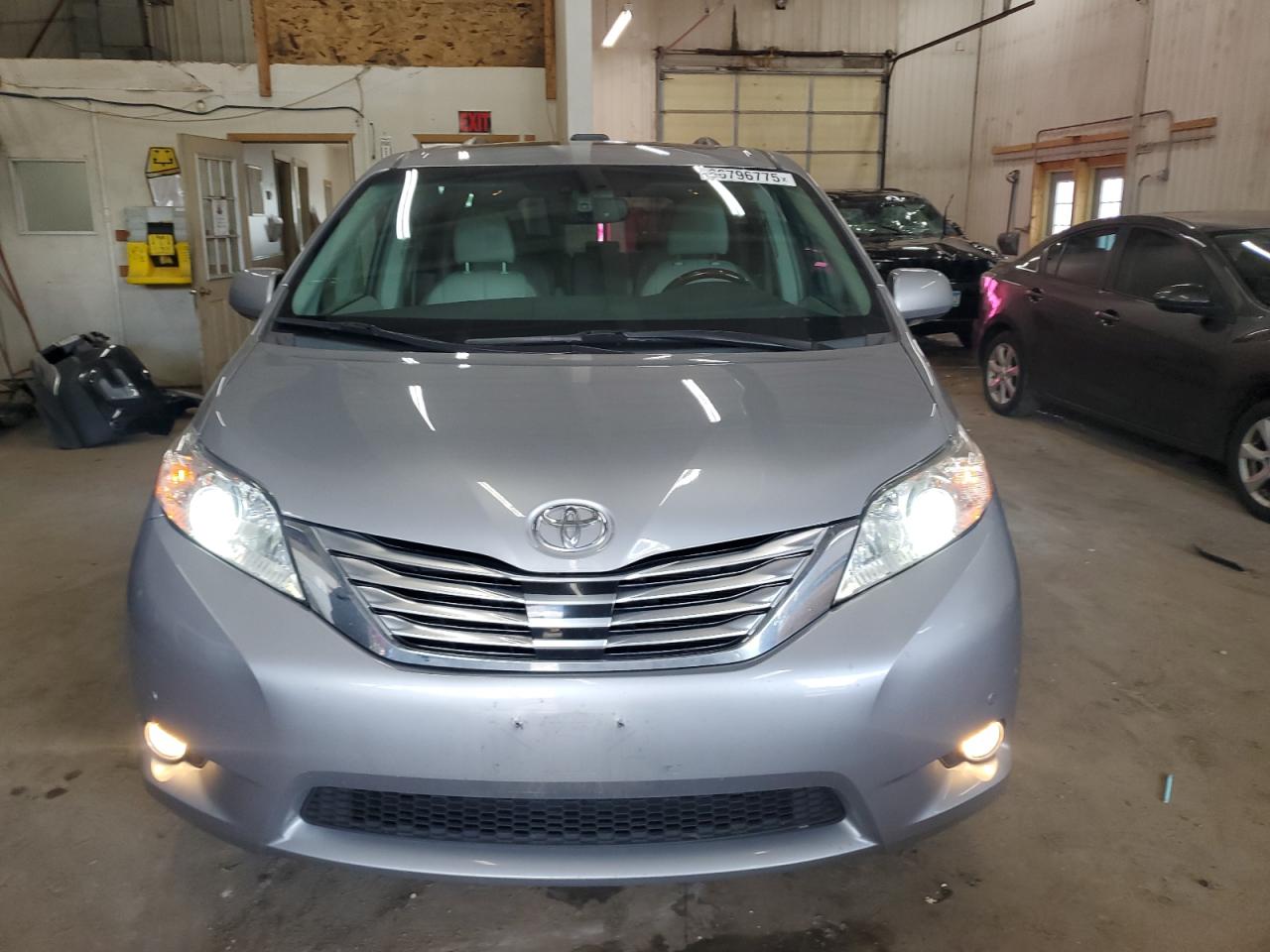 2011 Toyota Sienna Xle VIN: 5TDYK3DC2BS101429 Lot: 66796775