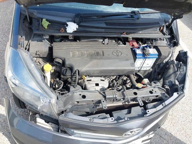 2011 TOYOTA YARIS SR V