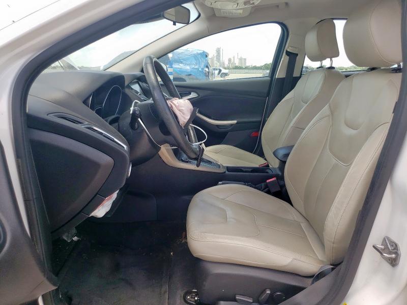  FORD FOCUS 2015 Белы