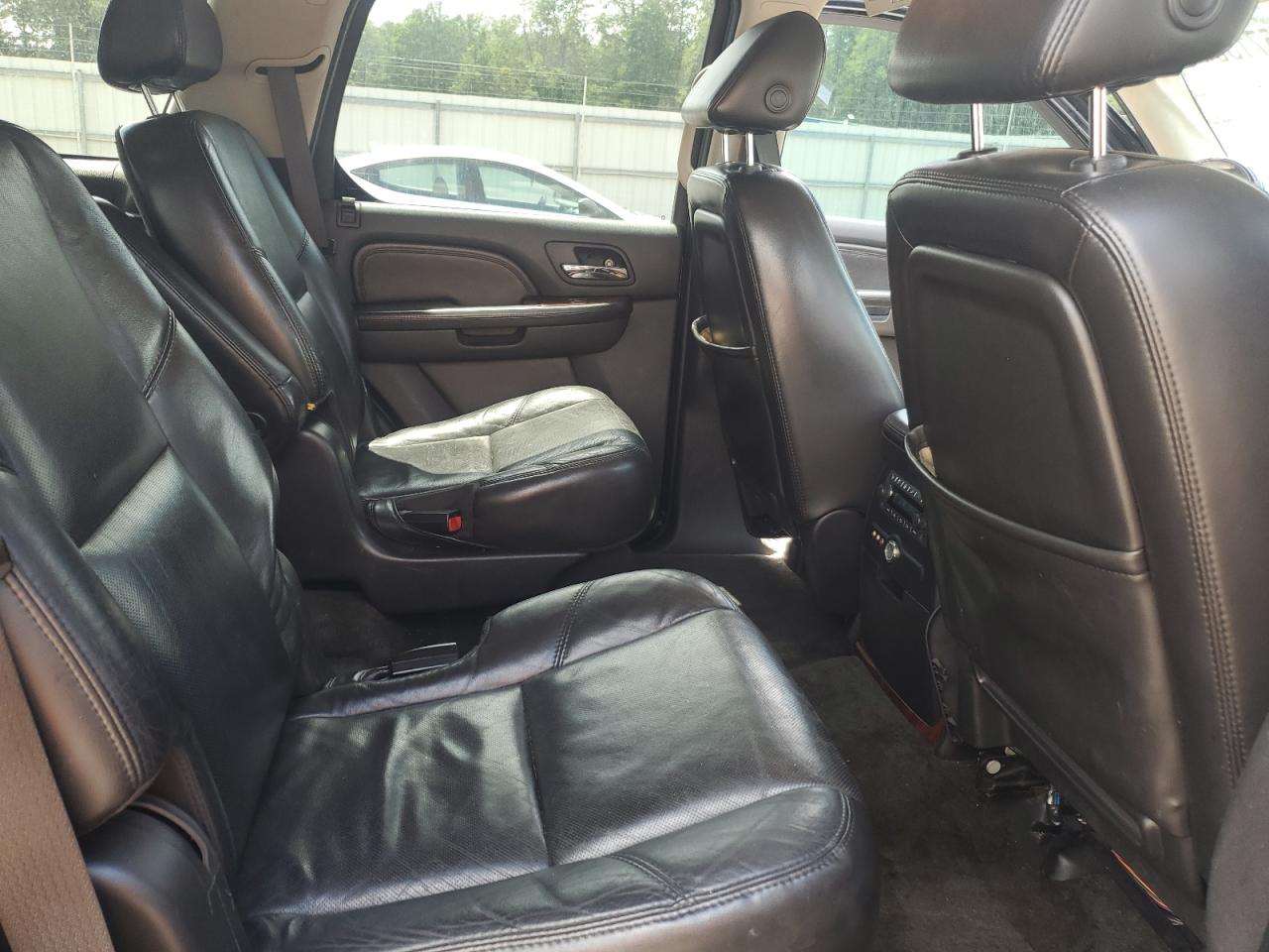 2007 Cadillac Escalade Luxury VIN: 1GYFK63817R304737 Lot: 64957135