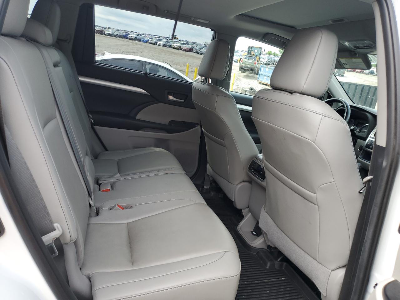 2019 Toyota Highlander Se VIN: 5TDJZRFH0KS564369 Lot: 64747675