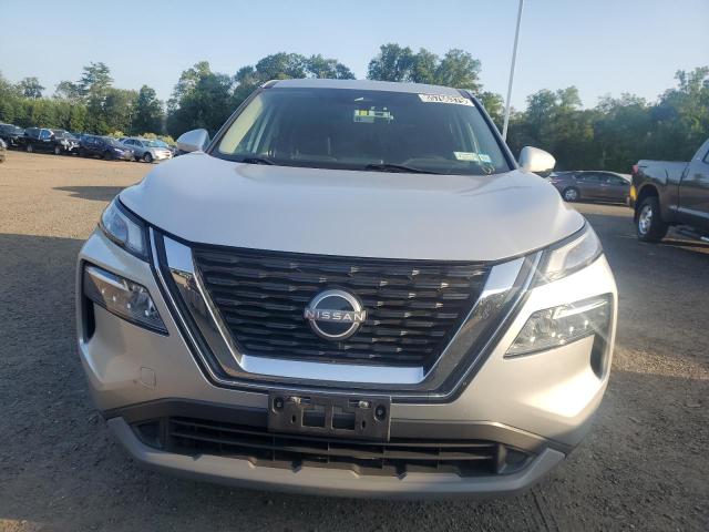  NISSAN ROGUE 2022 Srebrny