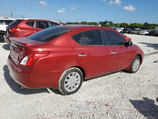 Sedans NISSAN VERSA 2013 Czerwony