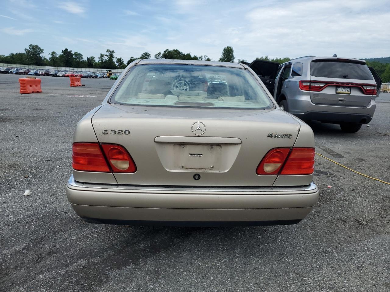 1999 Mercedes-Benz E 320 4Matic VIN: WDBJF82H7XX021061 Lot: 64169935