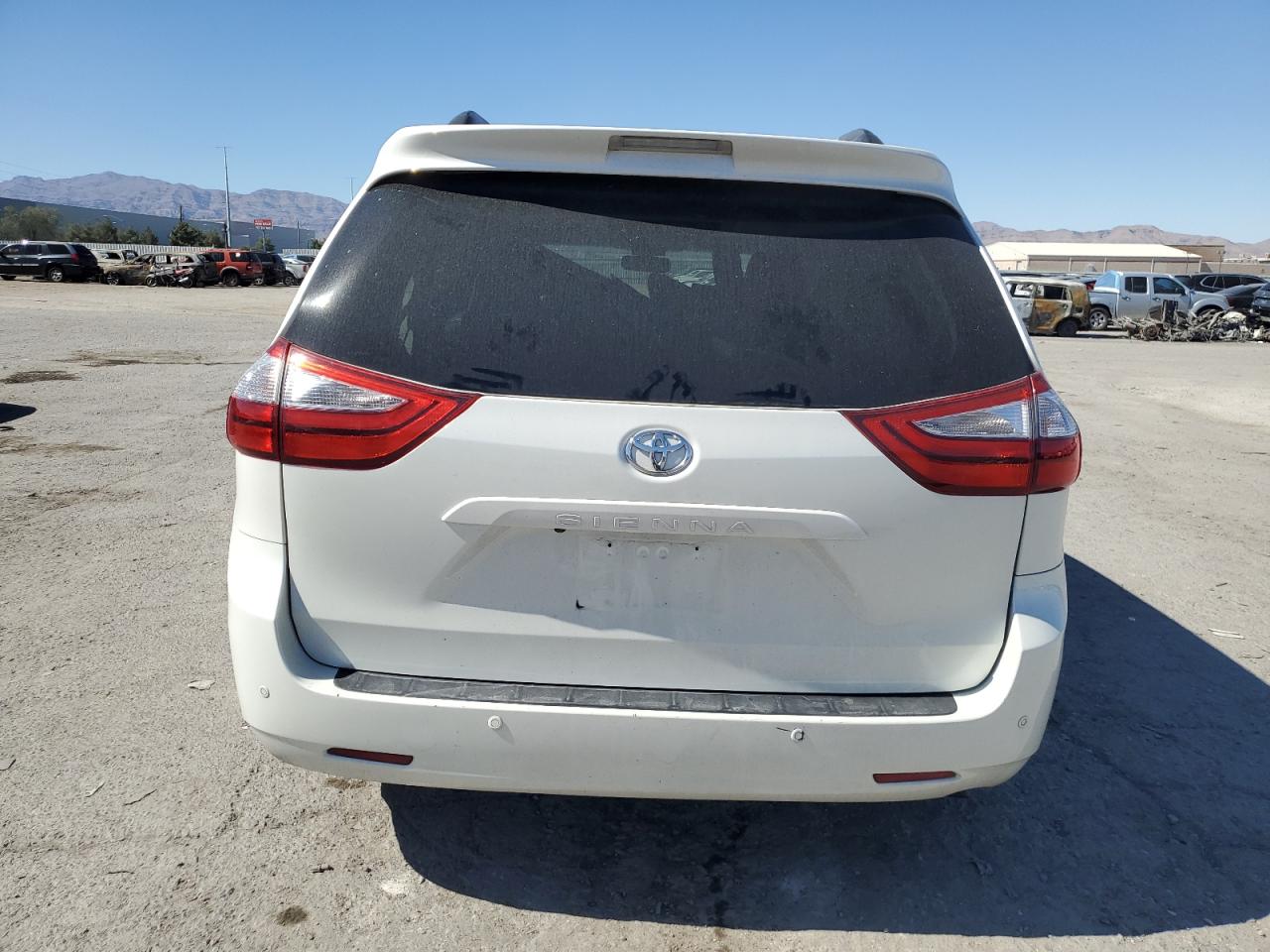 2015 Toyota Sienna Xle VIN: 5TDYK3DC3FS633276 Lot: 67418395