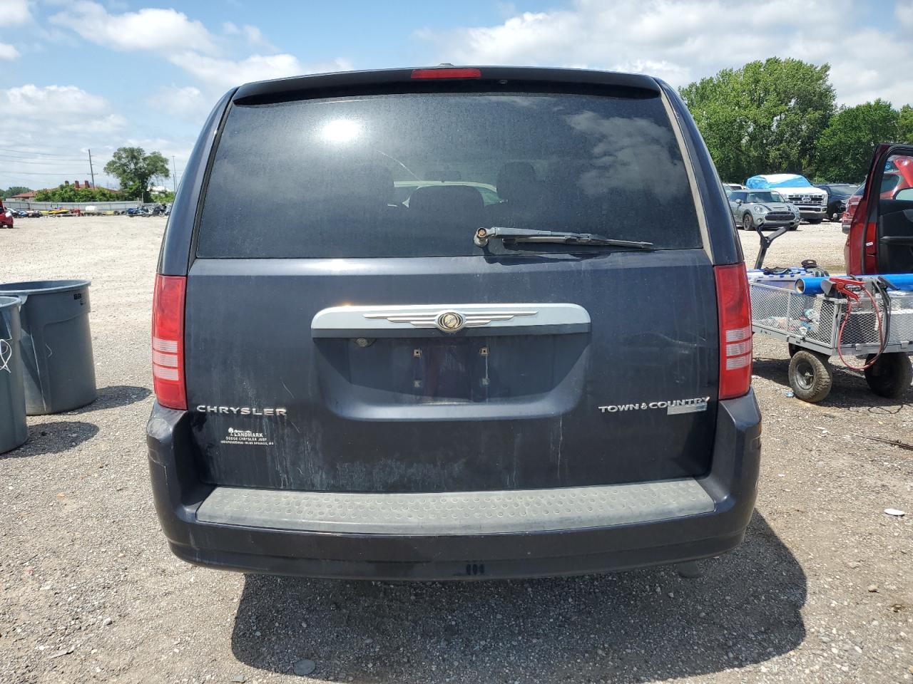 2010 Chrysler Town & Country Lx VIN: 2A4RR2D17AR334118 Lot: 65008425
