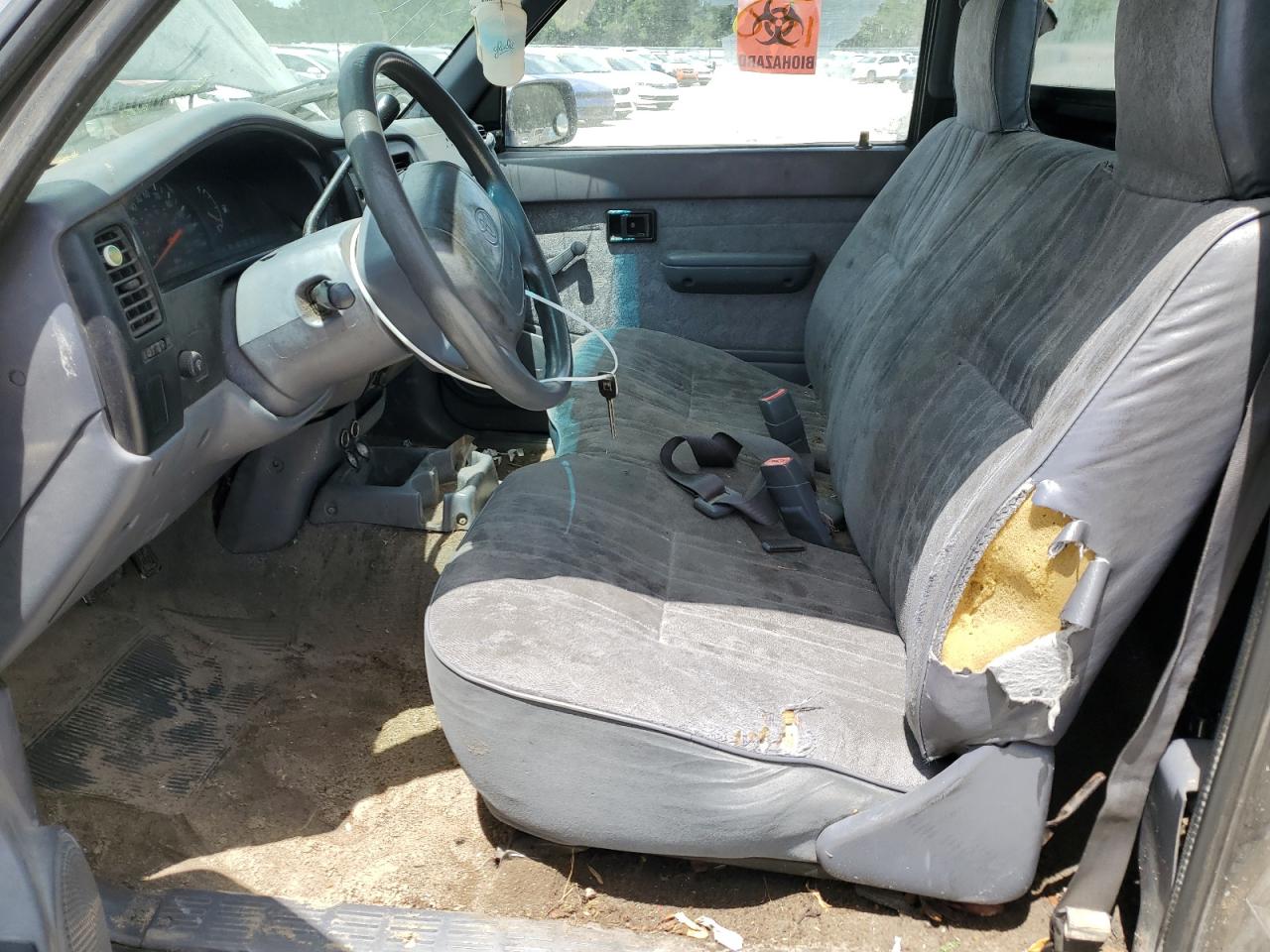 2000 Toyota Tacoma VIN: 5TENL42N7YZ705872 Lot: 65548145