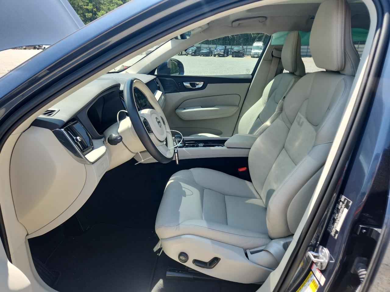 2023 Volvo Xc60 Plus VIN: YV4L12RN7P1306537 Lot: 64102315