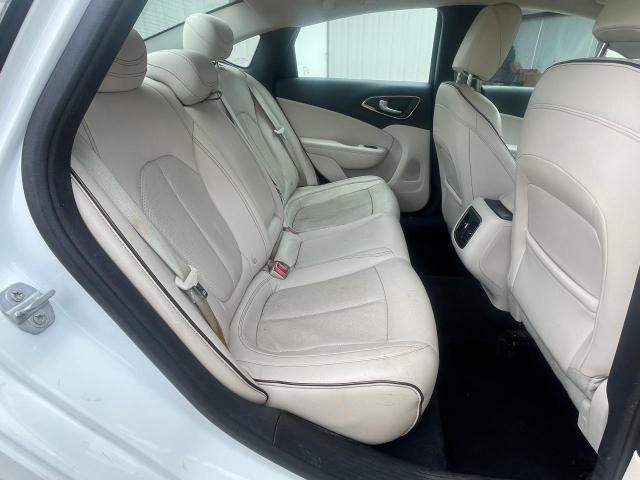 Sedans CHRYSLER 200 2015 White