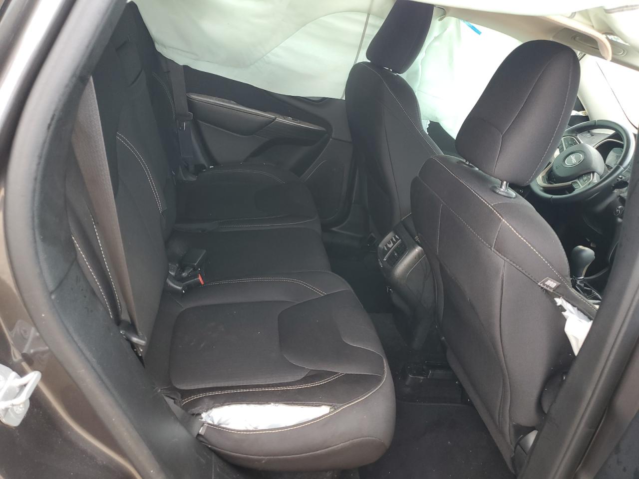 2015 Jeep Cherokee Latitude VIN: 1C4PJLCB7FW560761 Lot: 89849615