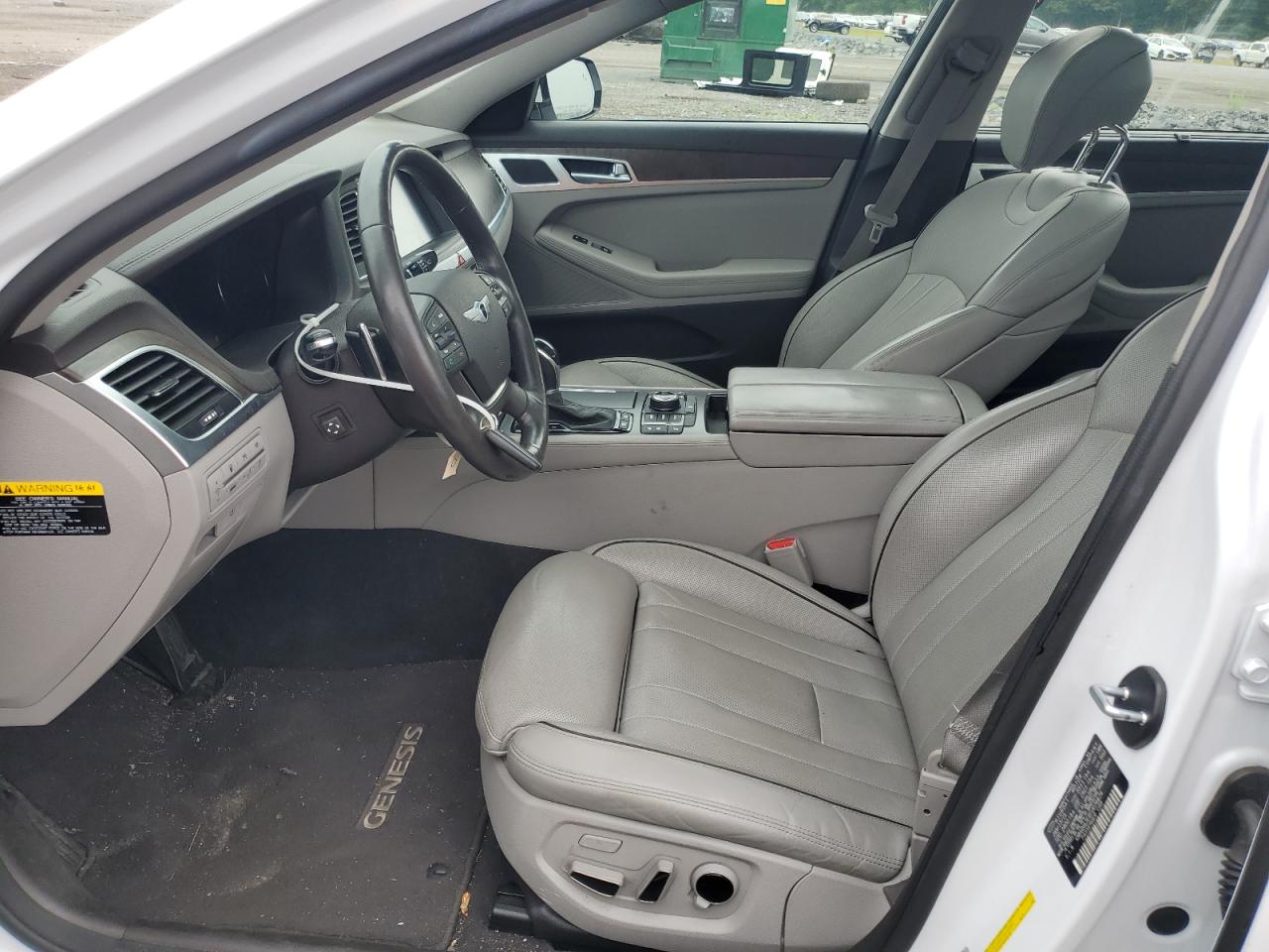 2015 Hyundai Genesis 3.8L VIN: KMHGN4JE4FU076674 Lot: 63089315