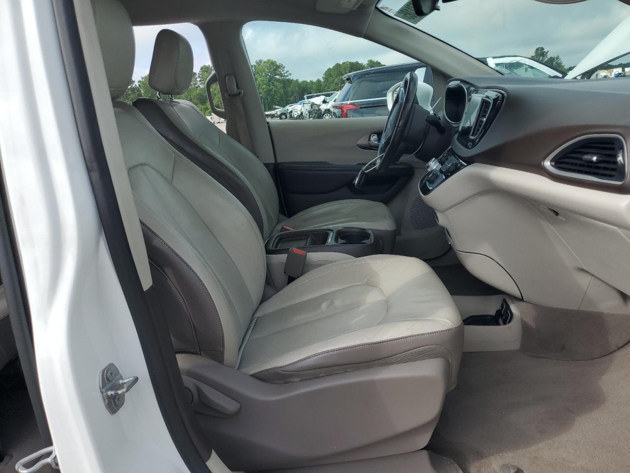 2017 Chrysler Pacifica Touring L VIN: 2C4RC1BG0HR524619 Lot: 64071185