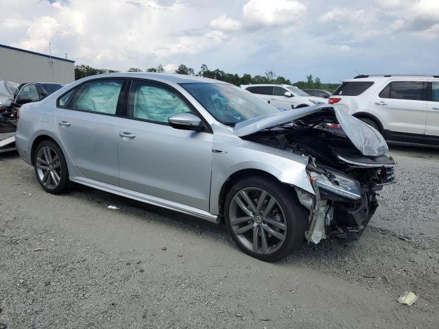  VOLKSWAGEN PASSAT 2018 Серебристый