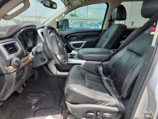  NISSAN TITAN 2016 Srebrny