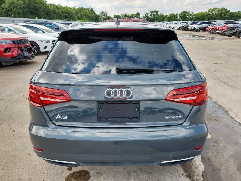Hatchbacks AUDI A3 2017 Szary