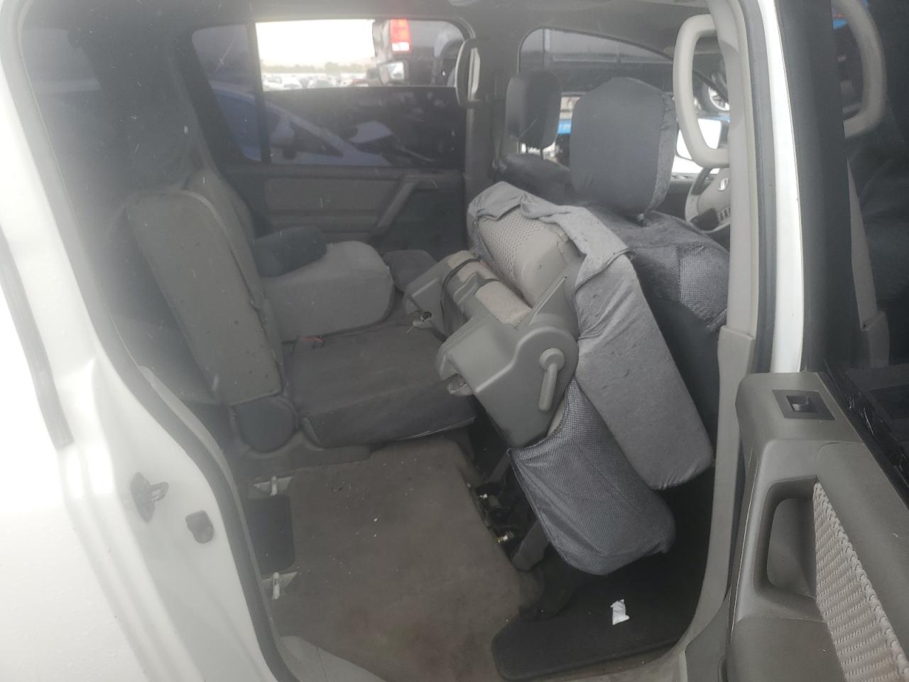 2004 Nissan Armada Se VIN: 727906 Lot: 63872555