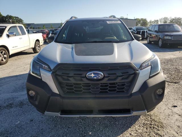  SUBARU FORESTER 2022 Серебристый