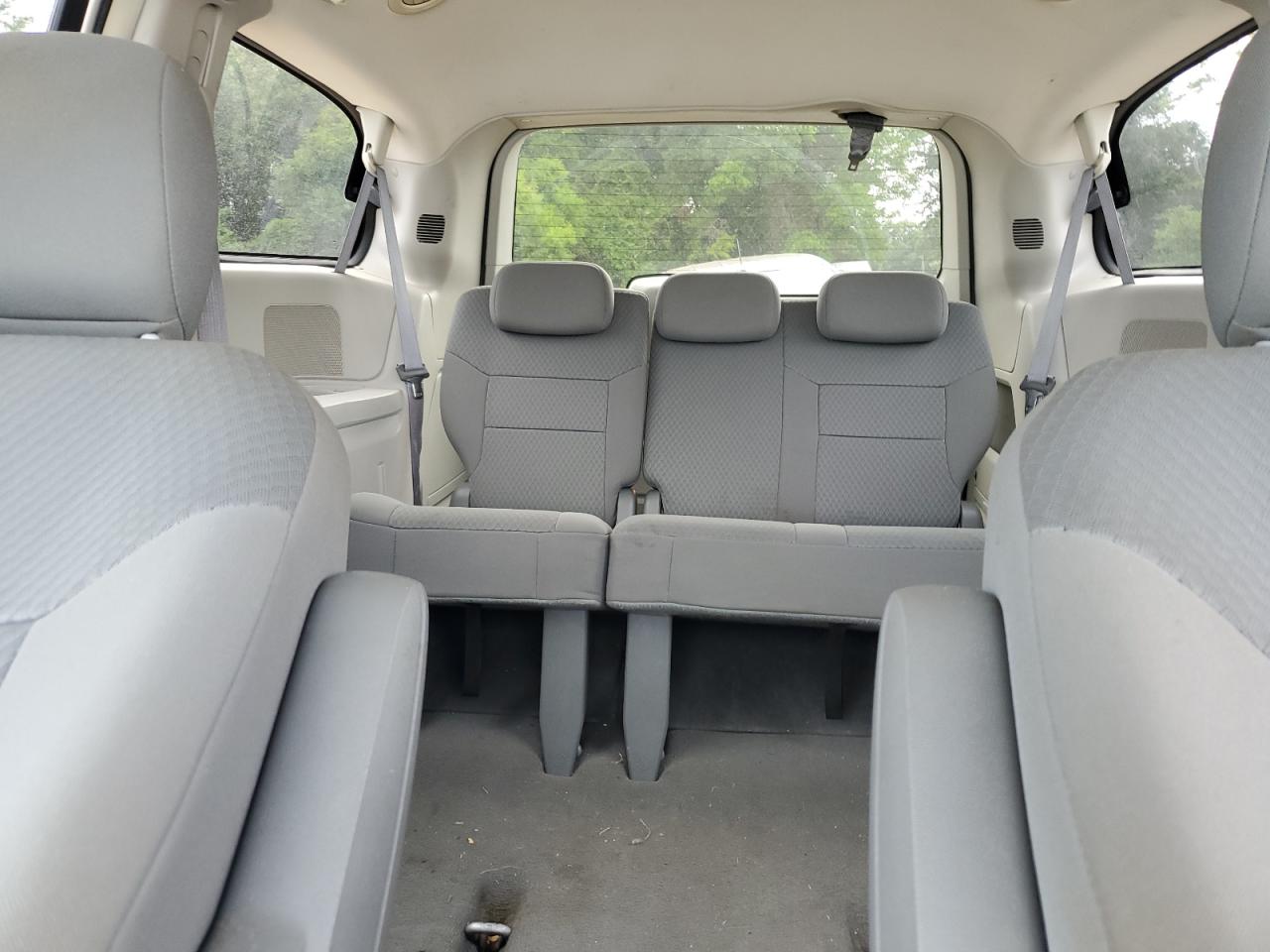 2010 Chrysler Town & Country Lx VIN: 2A4RR4DE0AR103611 Lot: 63211555