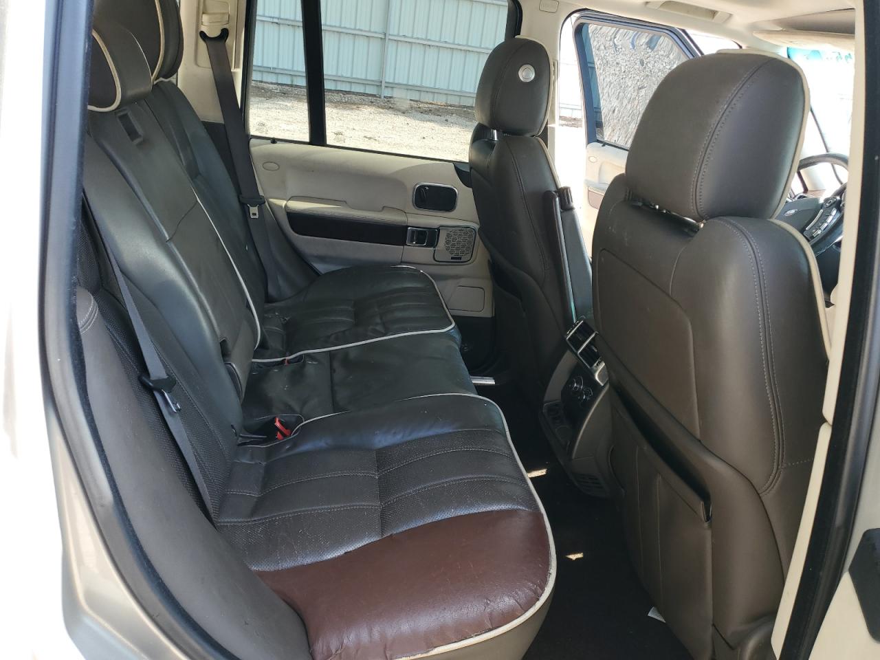 2010 Land Rover Range Rover Hse Luxury VIN: SALMF1D41AA322136 Lot: 63020155