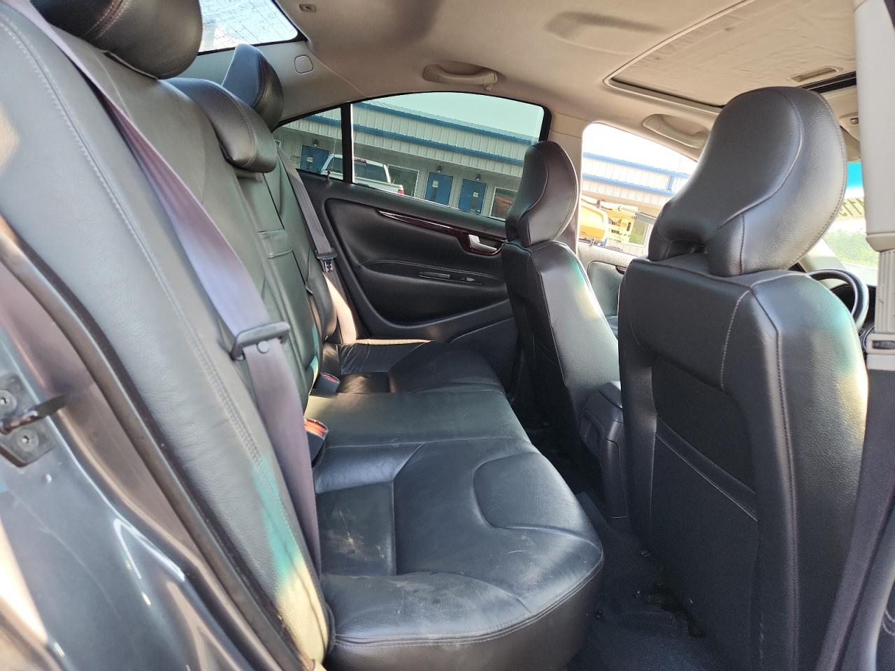 2004 Volvo S60 2.5T VIN: YV1RH59H342381935 Lot: 64741195