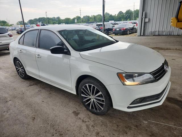 Sedans VOLKSWAGEN JETTA 2015 Biały