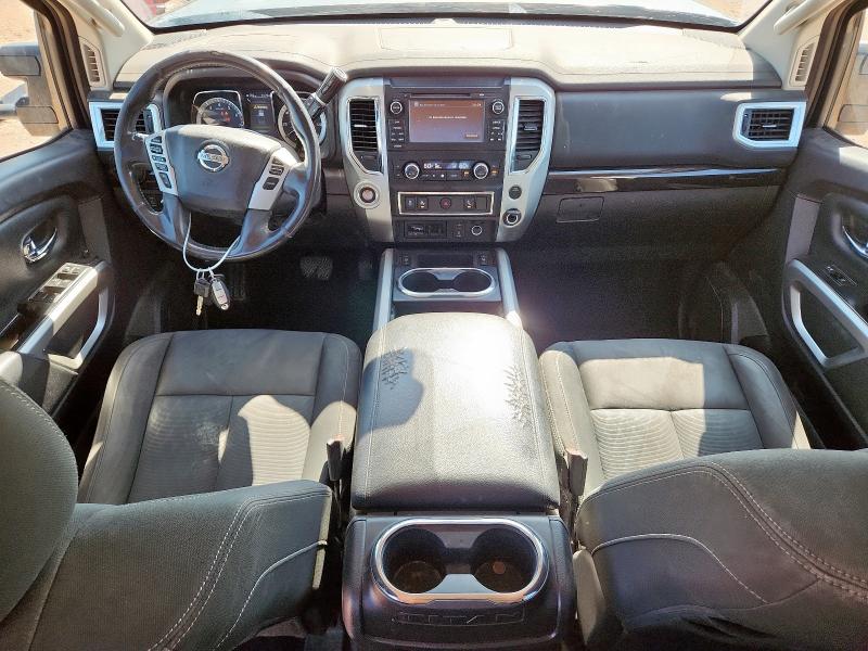  NISSAN TITAN 2018 Szary