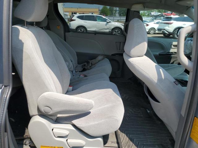 2013 TOYOTA SIENNA LE  