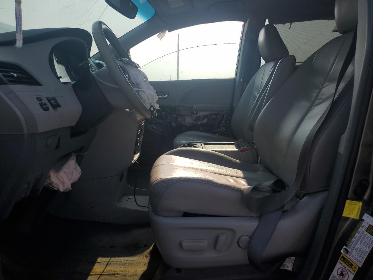 2011 Toyota Sienna Xle VIN: 5TDDK3DC0BS027782 Lot: 64432135