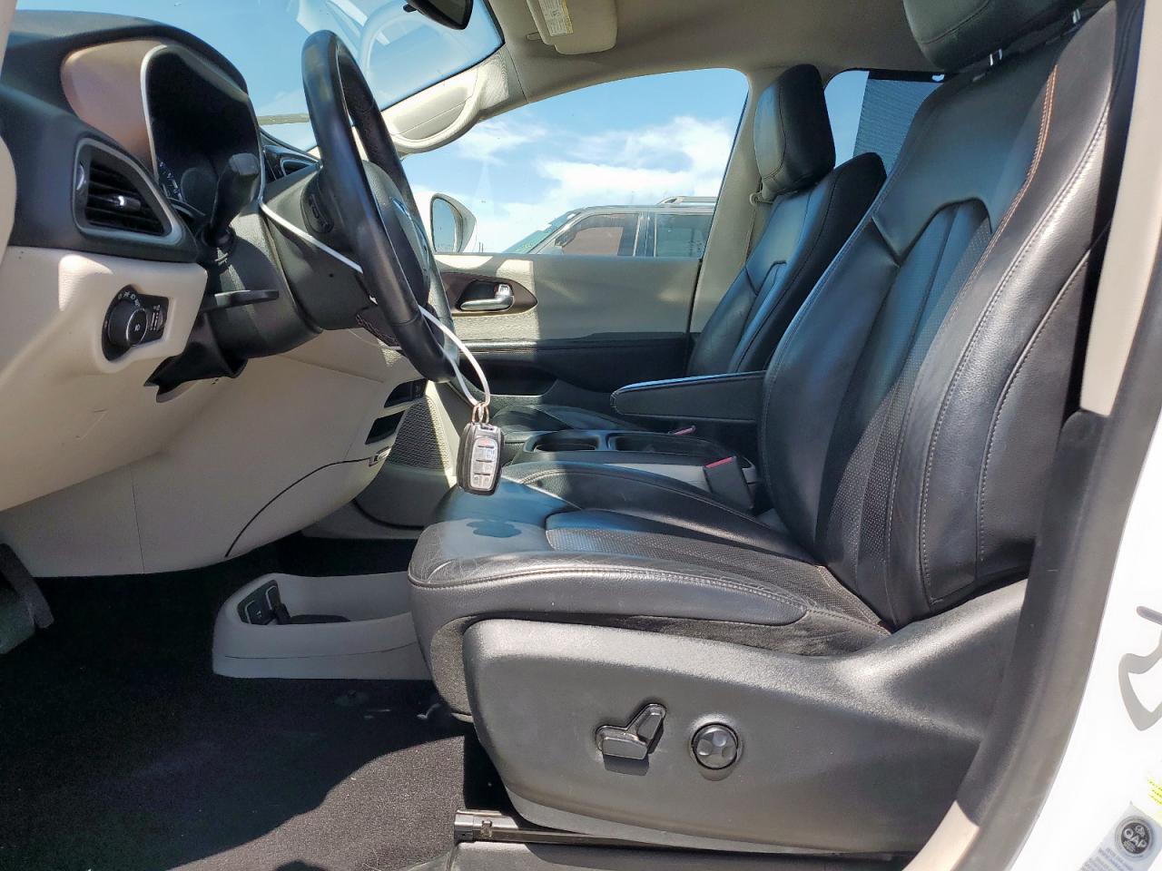 2018 Chrysler Pacifica Touring L VIN: 2C4RC1BG5JR113657 Lot: 65954015