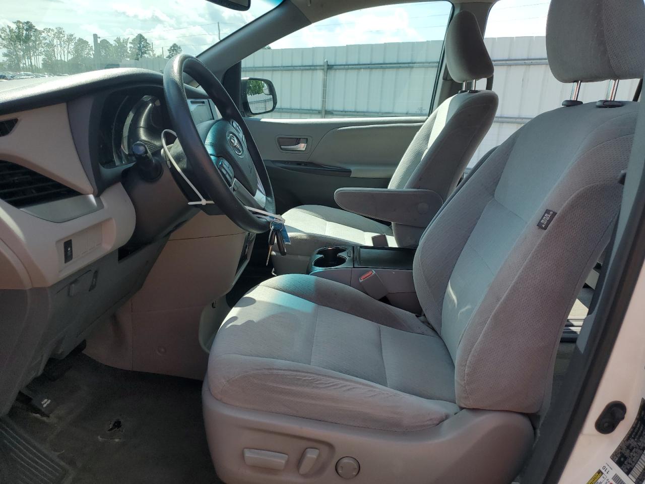 2016 Toyota Sienna Le VIN: 5TDKK3DC4GS701950 Lot: 63443995
