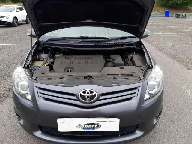 2010 TOYOTA AURIS SR V