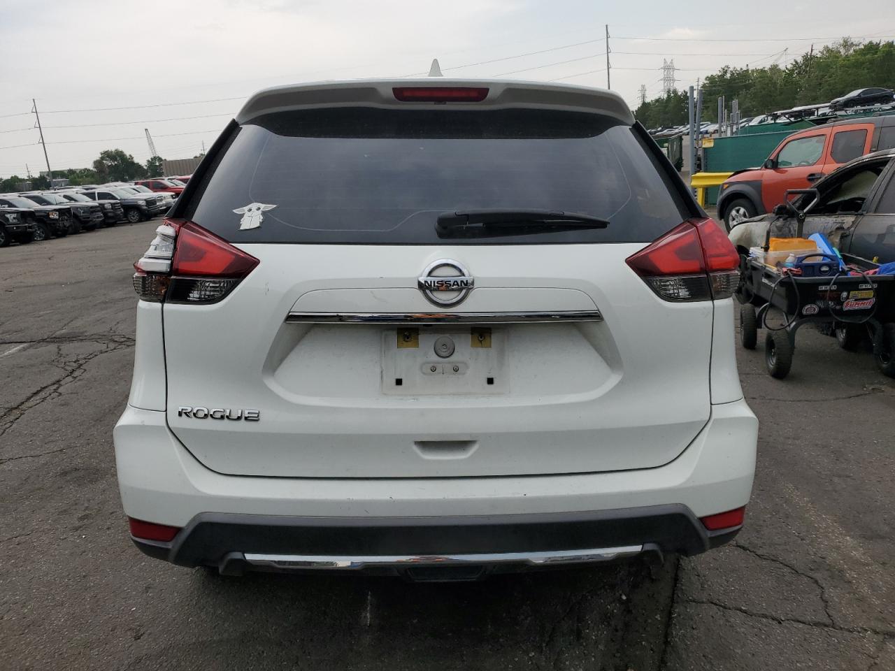 2017 Nissan Rogue S VIN: KNMAT2MT0HP573477 Lot: 65074165