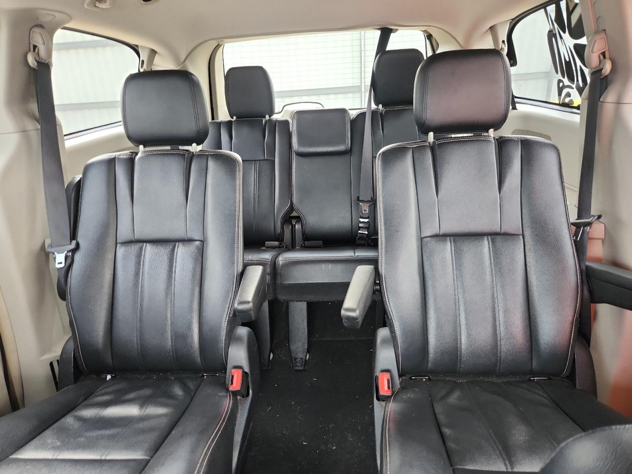 2016 Chrysler Town & Country Lx VIN: 2C4RC1AG9GR111954 Lot: 65642445