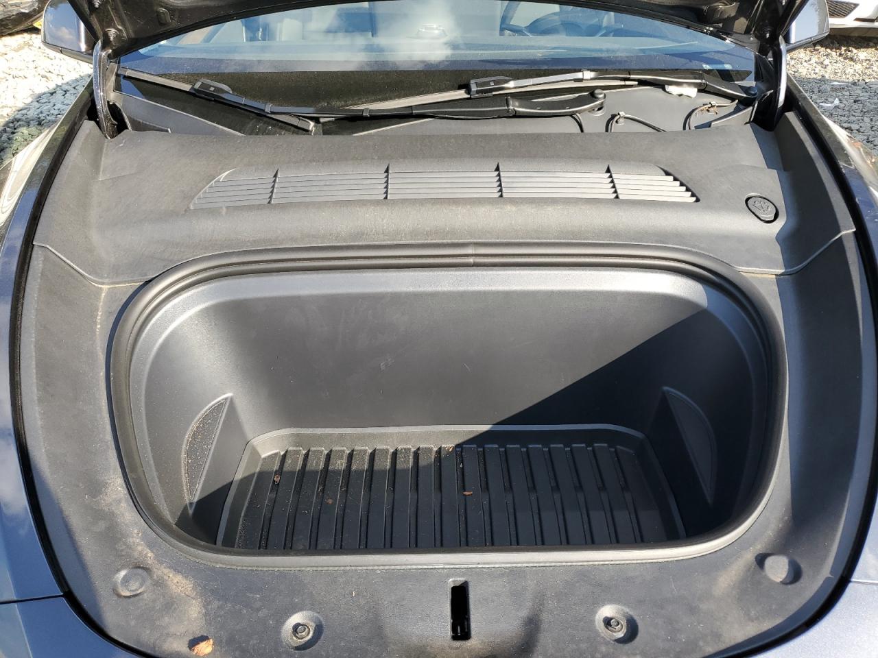 2024 Tesla Model Y VIN: 7SAYGDEE9RA229415 Lot: 65658365