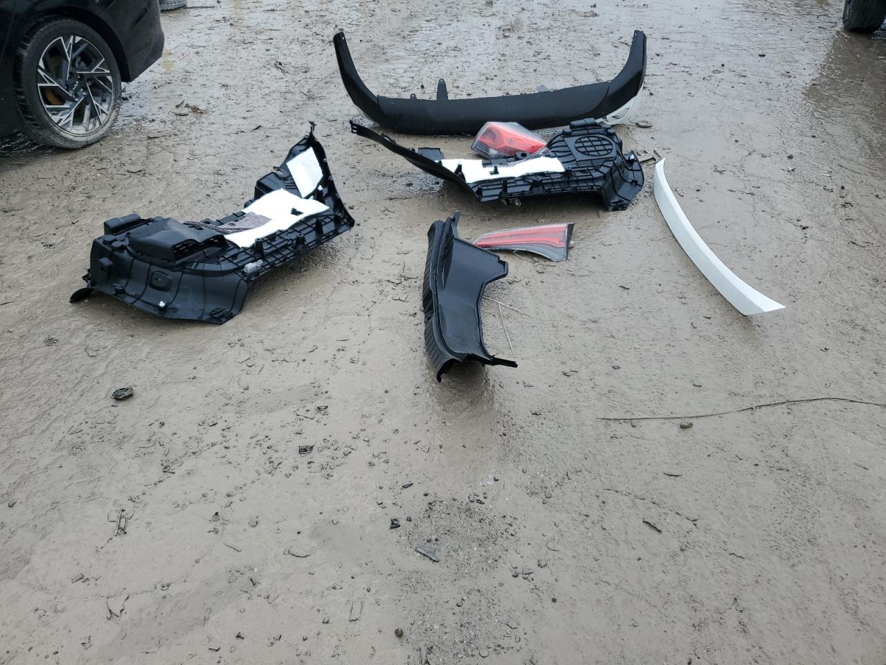 2017 Toyota Rav4 Le VIN: JTMBFREV9HJ136231 Lot: 66498545