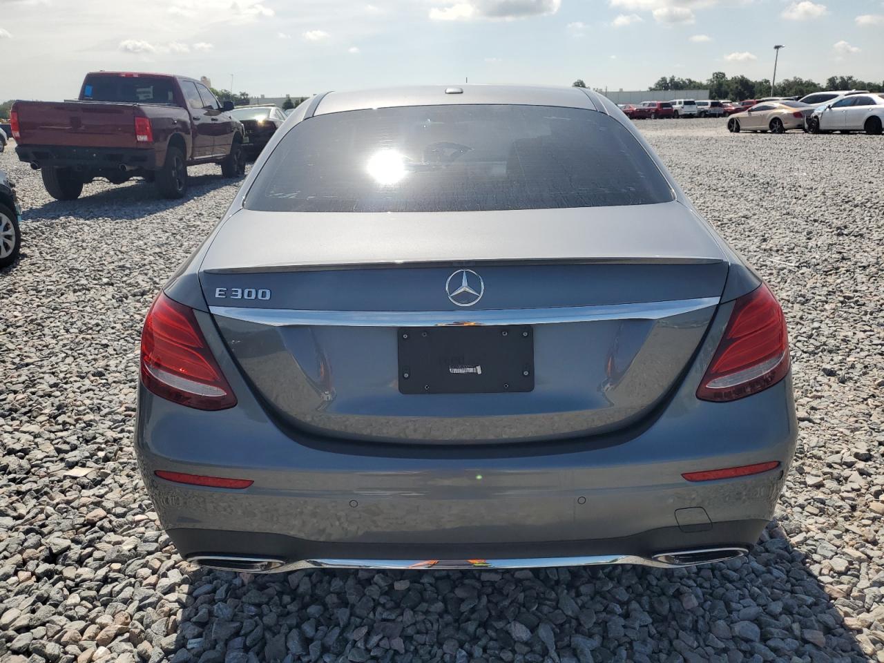 2018 Mercedes-Benz E 300 VIN: WDDZF4JB8JA302599 Lot: 64134055