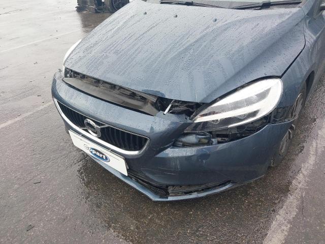 2018 VOLVO V40 MOMENT