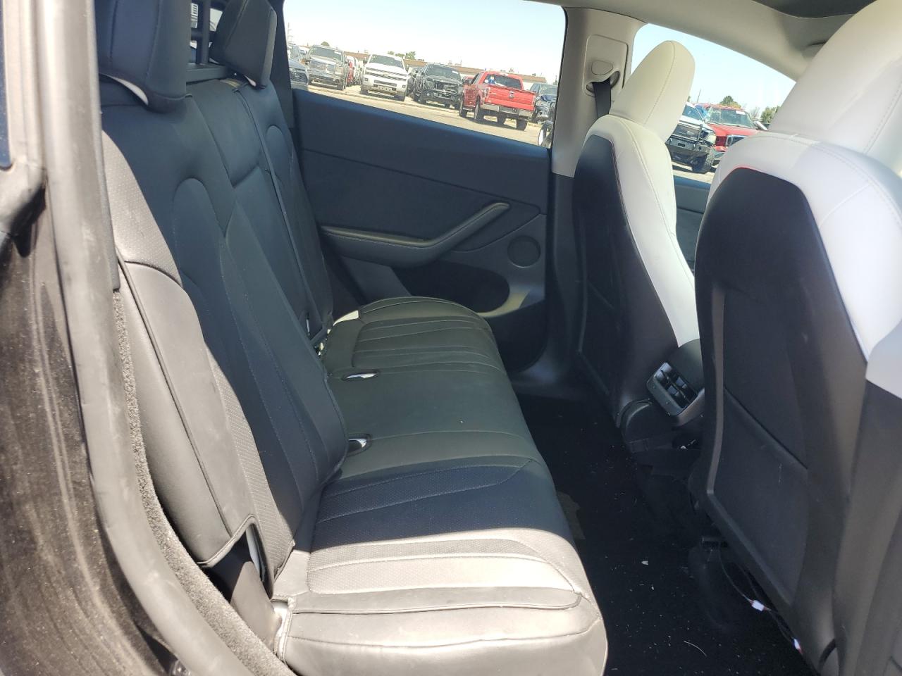 2024 Tesla Model Y VIN: 7SAYGDEE2RF059384 Lot: 63147645