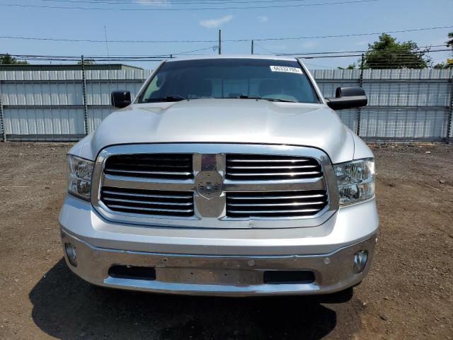 Pickups RAM 1500 2016 Srebrny